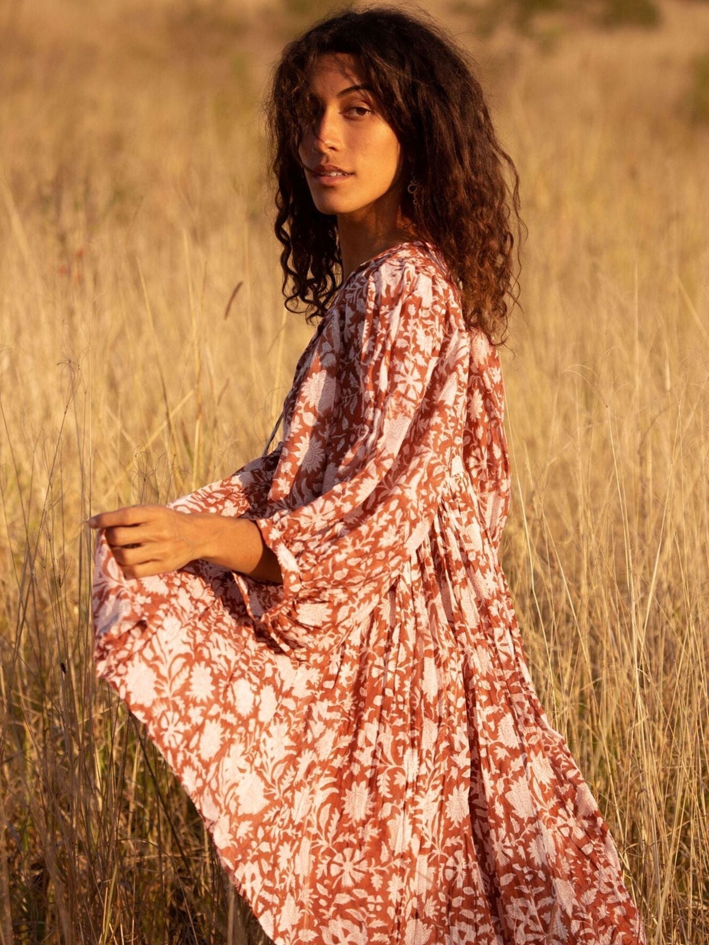 Robe courte d'été tunique florale à col en V et demi-manches