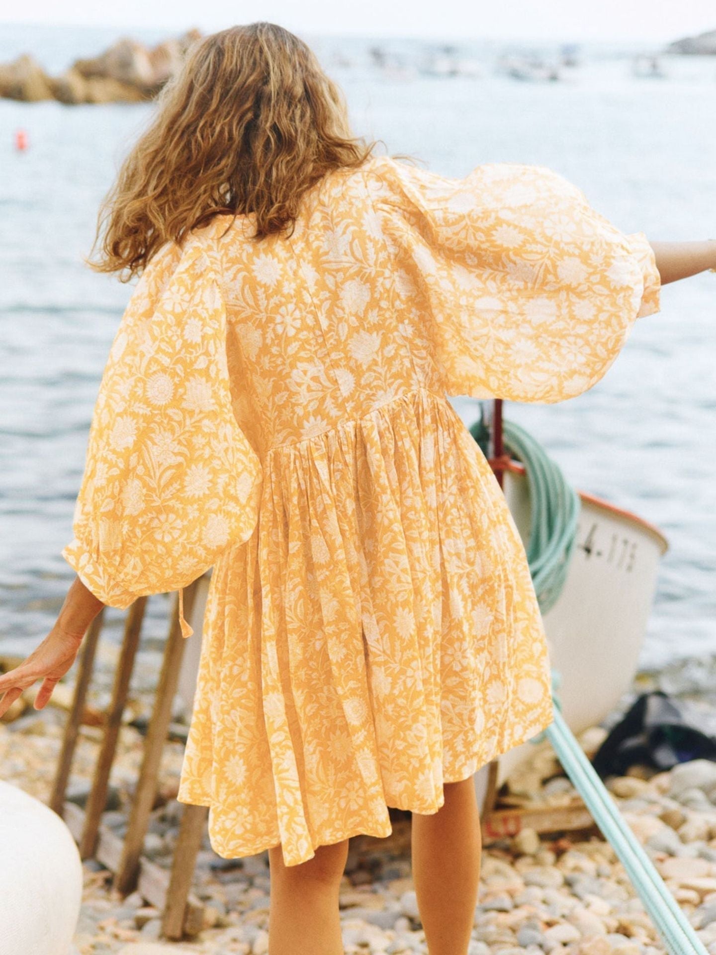 Robe courte d'été tunique florale à col en V et demi-manches