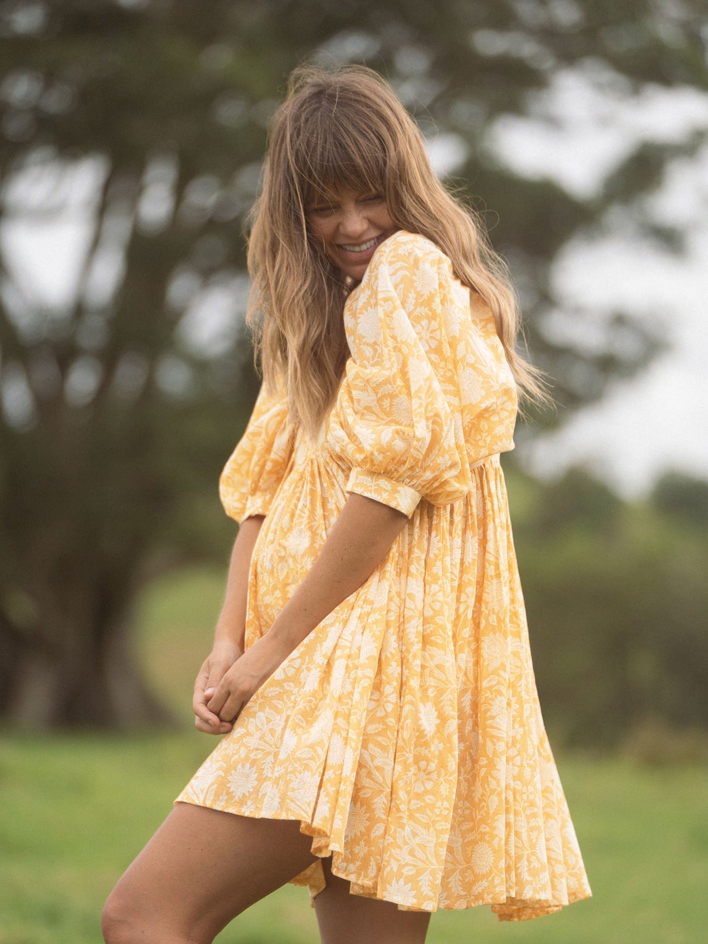 Robe courte d'été tunique florale à col en V et demi-manches