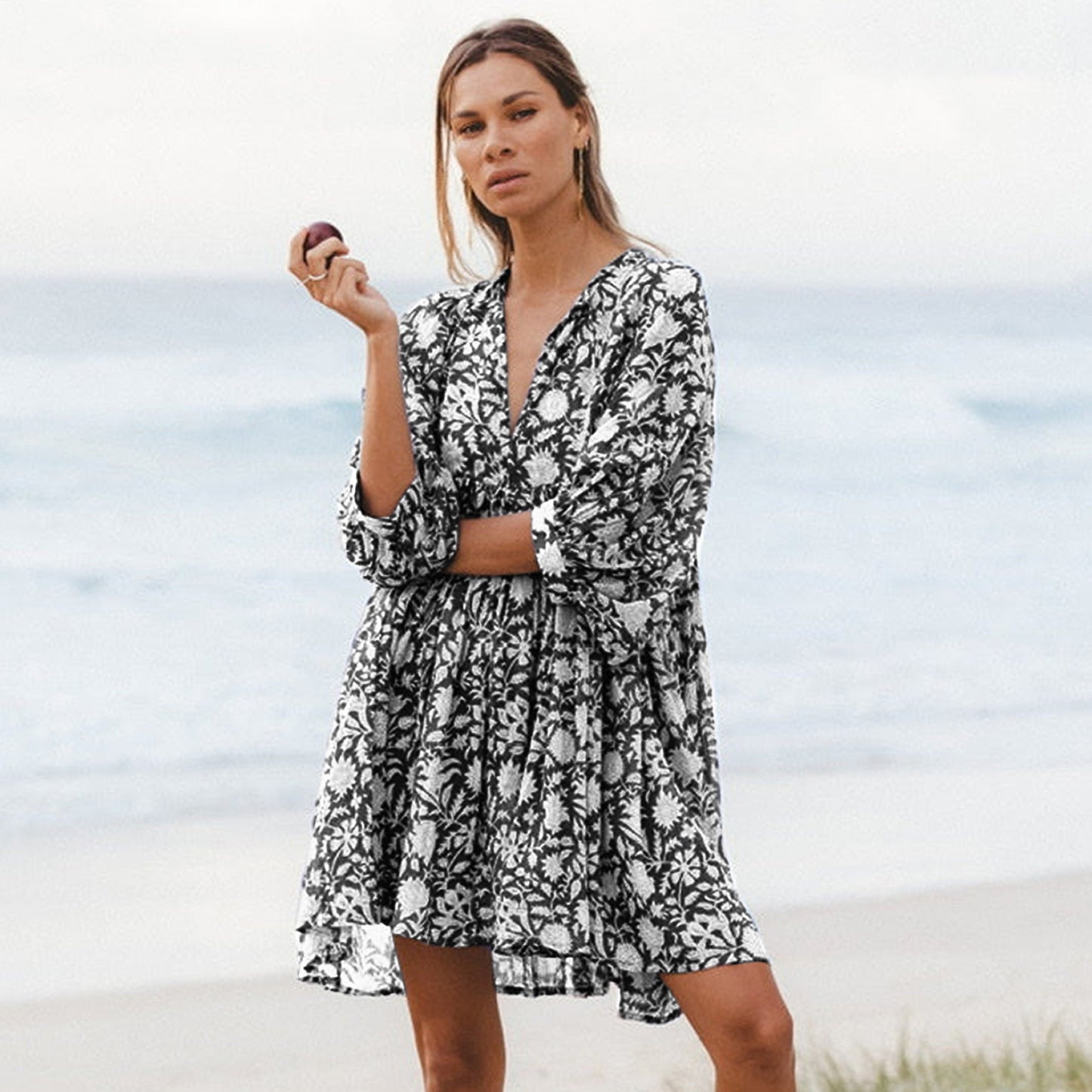 Robe courte d'été tunique florale à col en V et demi-manches