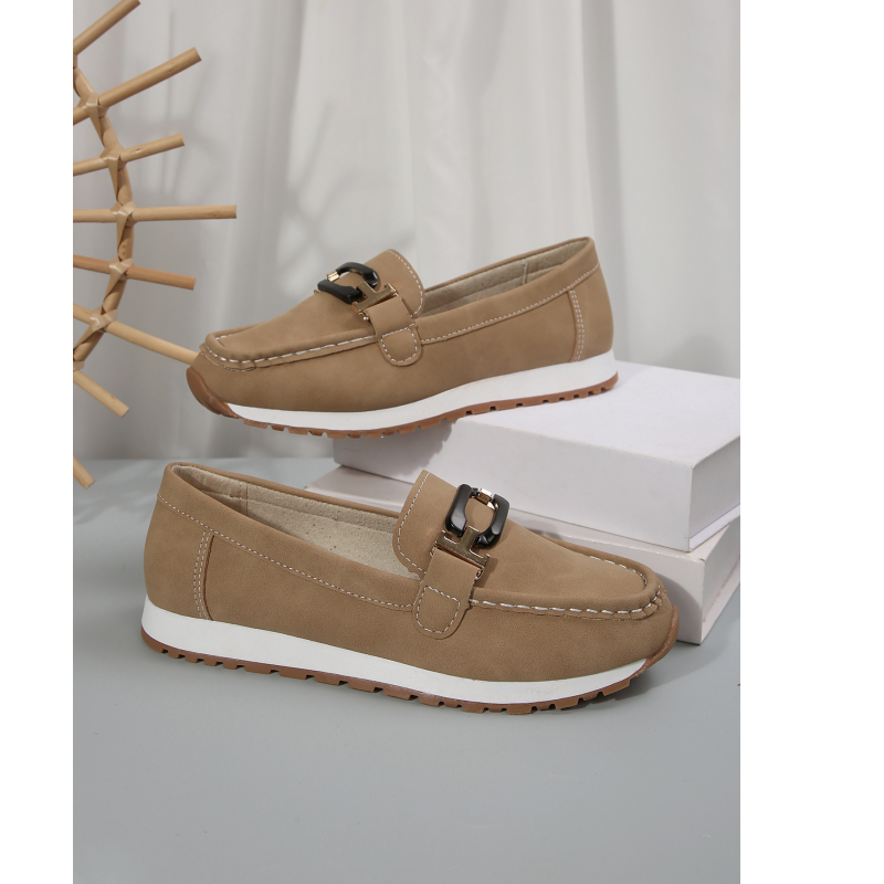 đ„Mocassins dĂ©contractĂ©s Ă semelle Ă©paisse et Ă dessus en daim
