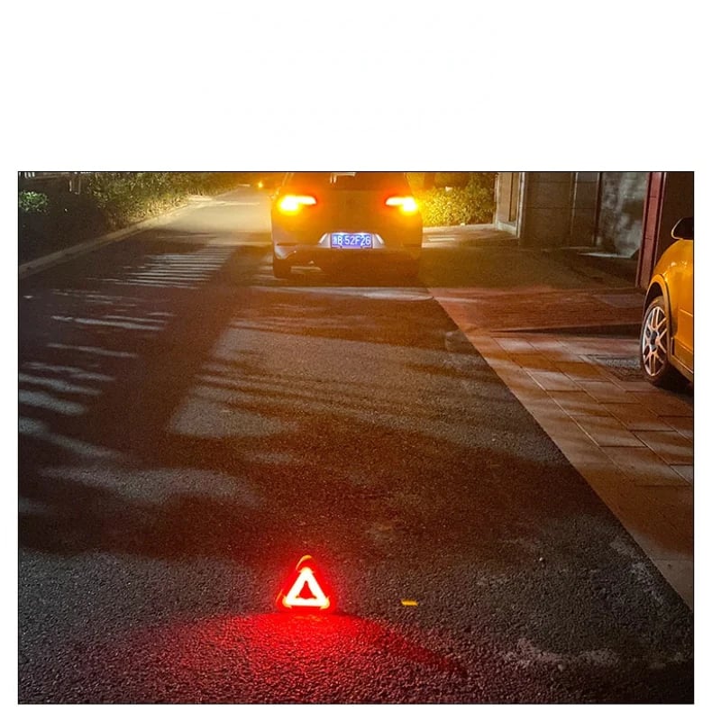 🚗Grande promotion - 60% de réduction🆘3-EN-1 Lampe de Signalisation d'Urgence Solaire Triangulaire pour le Bord de Route✨