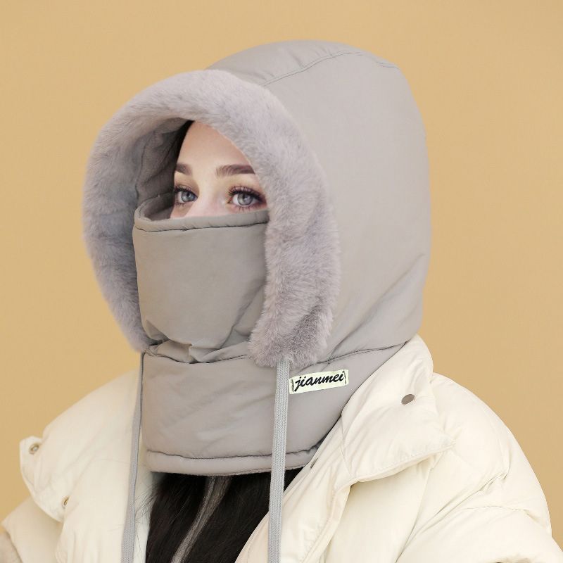 Style & Chaleur à -60% ! ✨ Ce bonnet avec masque est l'accessoire tendance de l'hiver. Restez au chaud et stylé(e). Solde flash -60% ! 🚨