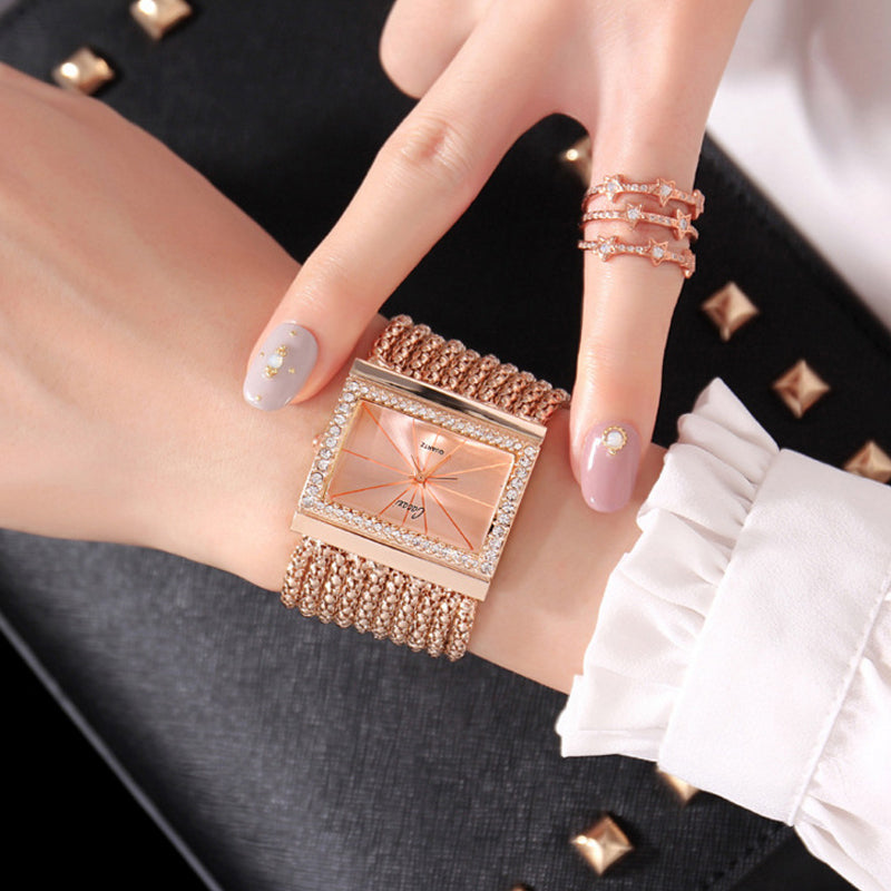 📢📢60 % de réduction ！✨Quartz élégant avec strass & bracelet à pompons : cadeau parfait pour Noël, Saint-Valentin ou anniversaire ! 💎⌚