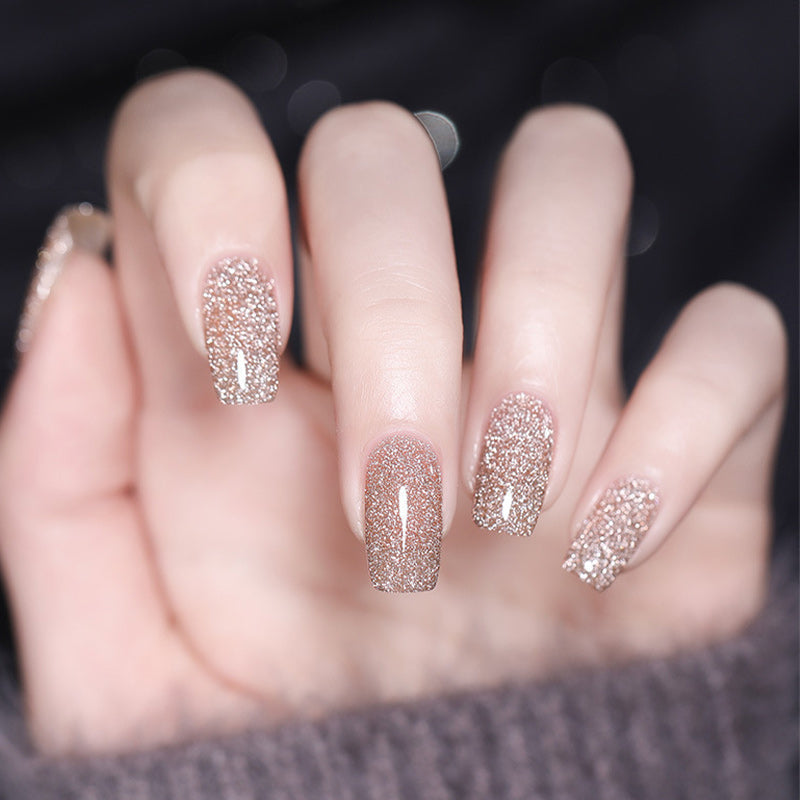 Vernis à ongles gel pailleté avec strass broyés